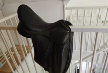Dressage saddle 17''